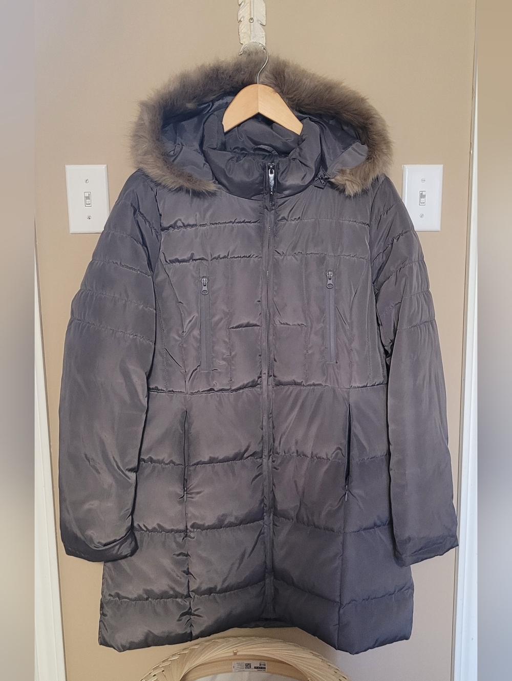 💛2 for $20💛 Bundle and save Charcoal Hooded Puffer Coat with Faux Fur Trim